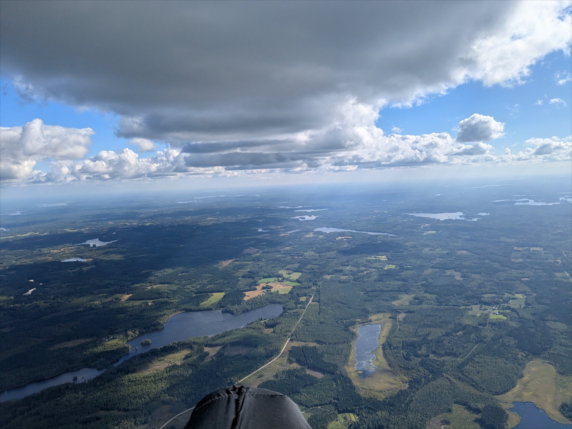 A beautiful cloud street over the landscape of Finland yesterday. Pic by Jukka Pulkkinen. :) Hang gliding and paragliding gift vouchers